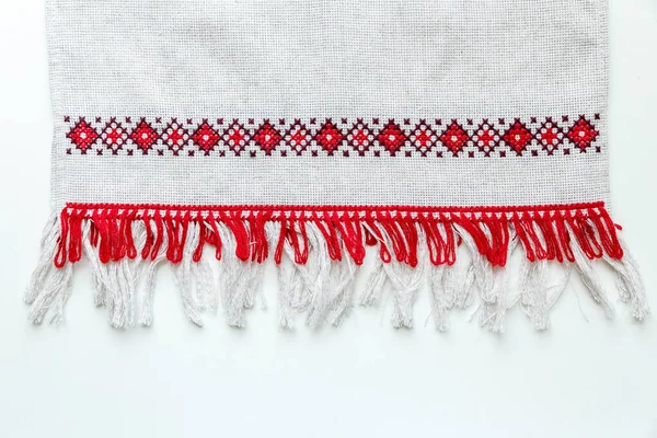 リネン生地で作られたウクライナのラシュニクの伝統的なウクライナの刺繍 ウクライナ文化の概念 — ストック写真
