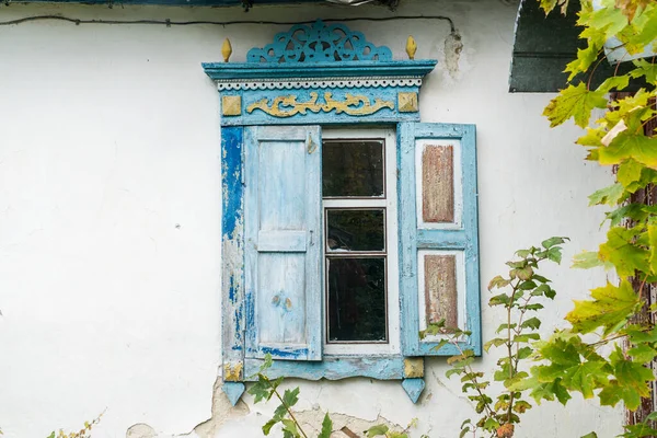 Χαραγμένα Ξύλινα Παράθυρα Παλιά Ξύλινα Σπίτια Στο Χωριό Oleshnia Chernihiv — Φωτογραφία Αρχείου