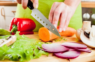 Kadının kesme sebze eller