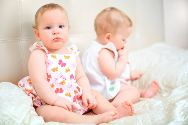 Um ano de idade meninas do bebê — Fotografia de Stock