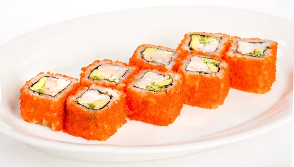 Japanska köket - Sushi (California rullar) på en vit bakgrund — Stockfoto