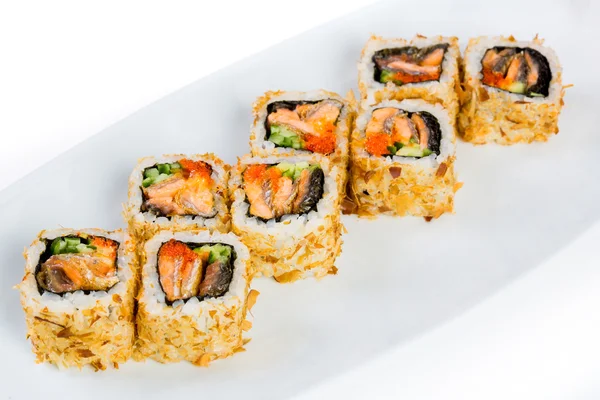 Sushi (Roll Kazuma) sobre um fundo branco — Fotografia de Stock