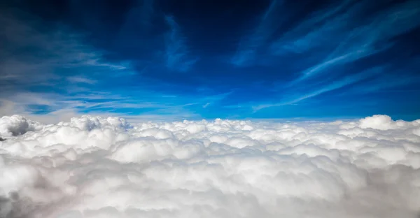 Modrá obloha s mraky — Stock fotografie