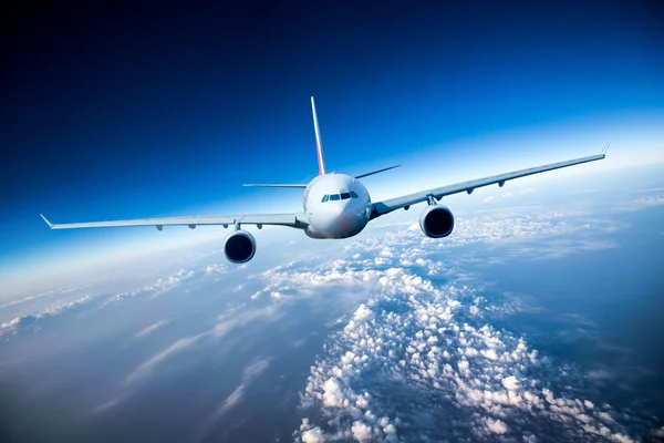 Avião de passageiros no céu — Fotografia de Stock