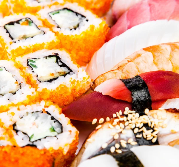 Σούσι και σούσι ρολό θάλασσα τροφίμων — Φωτογραφία Αρχείου