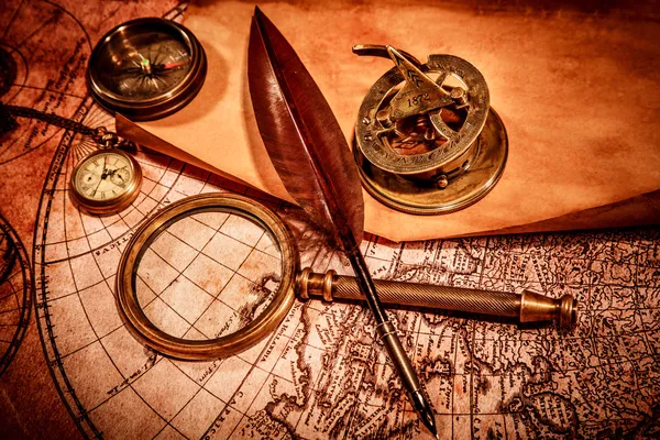 Vintage magnifying glass lies on an ancient world map — Stock Photo, Image