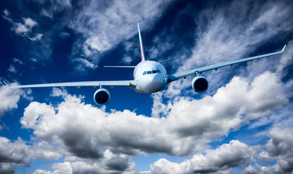 Samolot pasażerski w niebo — Zdjęcie stockowe