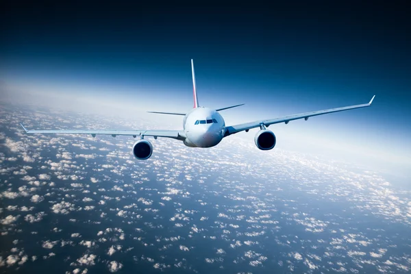 Samolot pasażerski w niebo — Zdjęcie stockowe