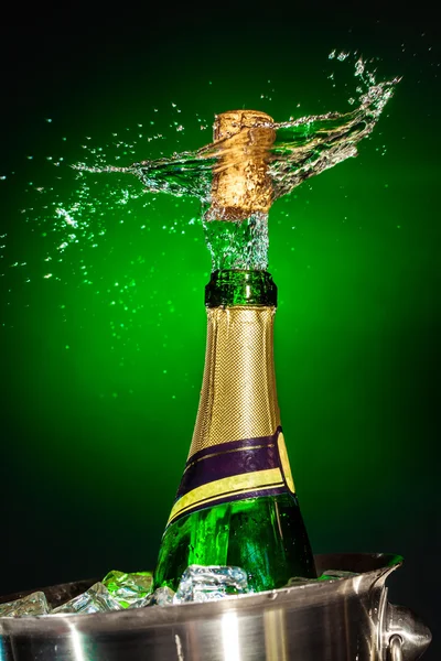 Stříkající šampaňské — Stock fotografie