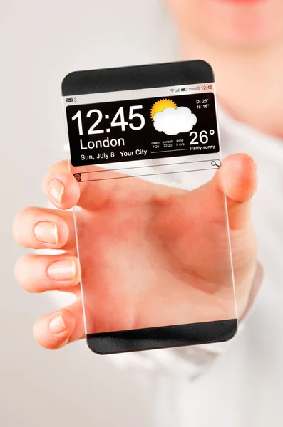 Smartphone con pantalla transparente en manos humanas . — Foto de Stock