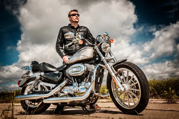 Biker on the road — Stock Photo, Image