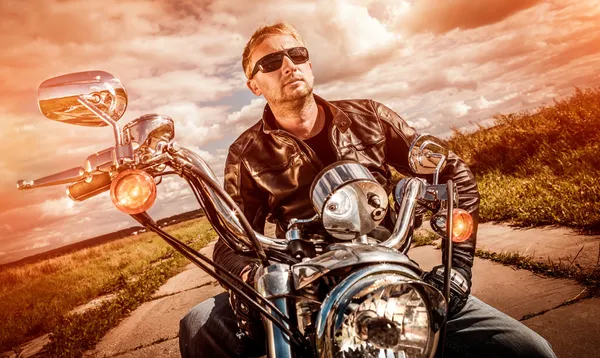 Biker on a motorcycle — Stock Photo, Image