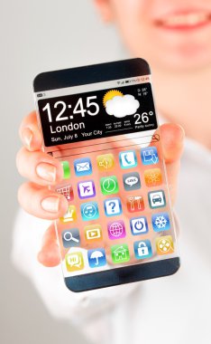 insan elinde şeffaf ekranlı akıllı telefon.