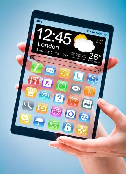 Tableta con pantalla transparente en manos humanas . — Foto de Stock