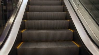 Yürüyen merdivenler Uluslararası Havaalanı