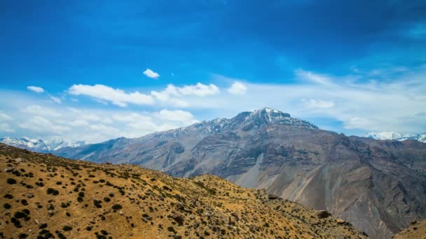Montagnes et nuages
