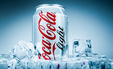 coca-cola lignt buz konservesi.