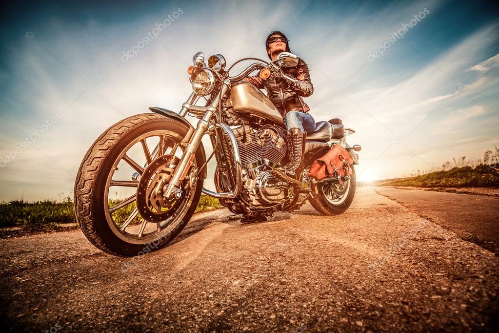 バイクに乗る人写真素材 ロイヤリティフリーバイクに乗る人画像 Depositphotos バイクに乗る人写真素材 ロイヤリティフリーバイクに乗る人画像 Depositphotos