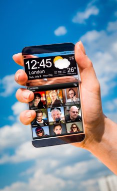 Akıllı telefon elinde.