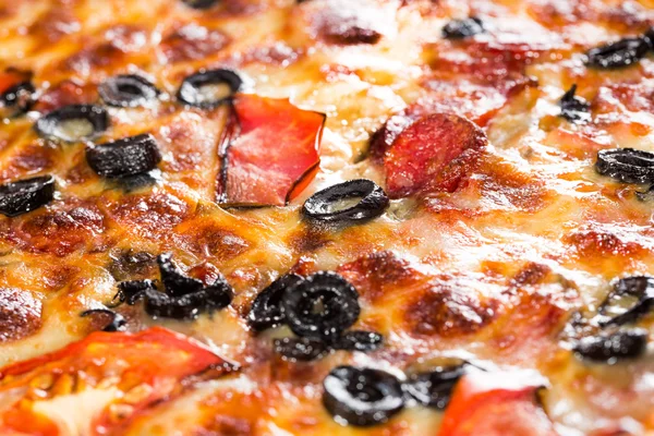 Pizza salame piccante — Foto Stock