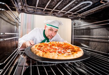 Şef Pizza fırın pişirme.