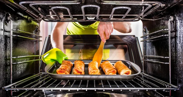 Cooking in the oven at home. — Stock Photo, Image