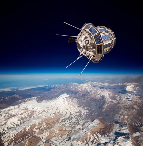 Satelitul spațial deasupra planetei Pământ — Fotografie, imagine de stoc