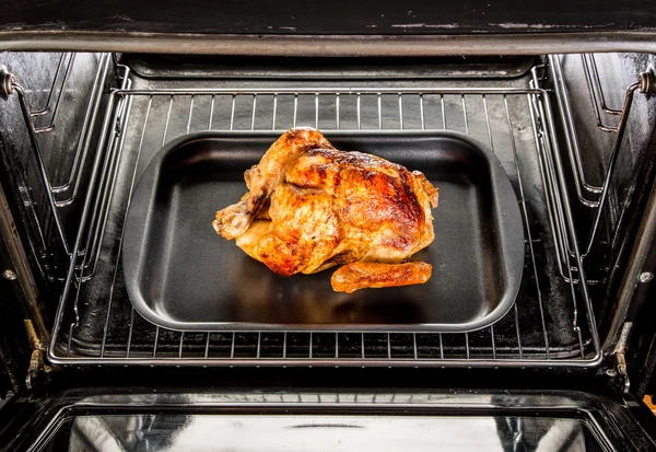 Pollo asado en el horno. —  Fotos de Stock