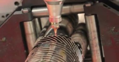 CNC lazer kesimi, modern endüstriyel teknoloji Endüstriyel Detaylar Yapıyor. Lazer optik ve CNC (bilgisayar sayısal denetimi) malzemeyi veya lazer ışınını yönlendirmek için kullanılır..