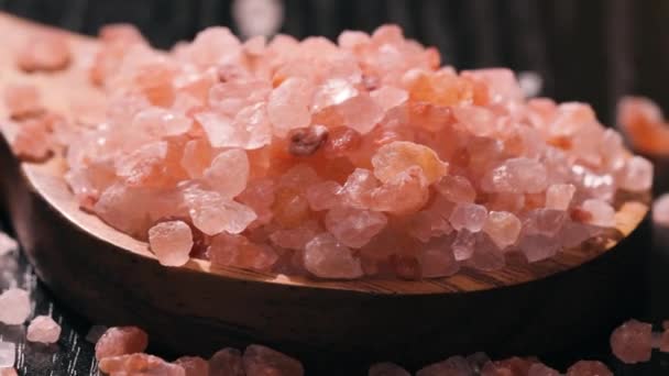 Himalaya Rosa Salz Einem Holz Wird Verwendet Lebensmittel Würzen Vor — Stockvideo