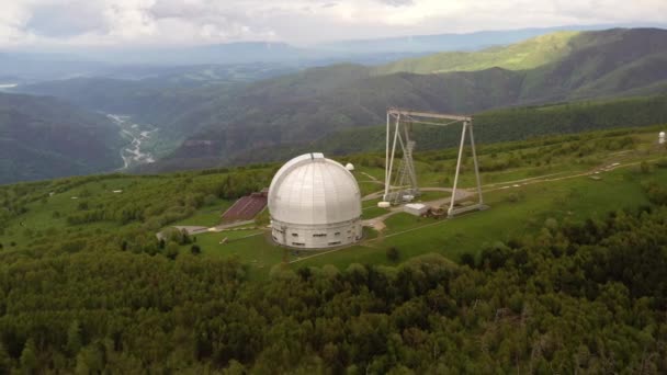 Özel Astrofizik Gözlemevi Büyük Bir Teleskopla Yer Tabanlı Evren Gözlemleri — Stok video
