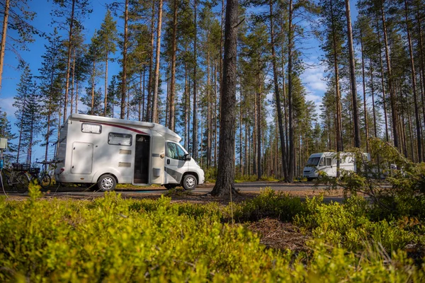 Отдых Всей Семьи Отдых Доме Колёсах Караван Автомобиль Отдых — стоковое фото