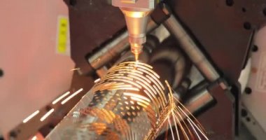 CNC lazer kesimi, modern endüstriyel teknoloji Endüstriyel Detaylar Yapıyor. Lazer optik ve CNC (bilgisayar sayısal denetimi) malzemeyi veya lazer ışınını yönlendirmek için kullanılır..