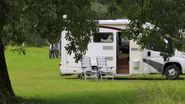 Rodzinny Wypoczynek Wyjazd Wakacyjny Kamperze Caravan Car Vacation — Wideo stockowe