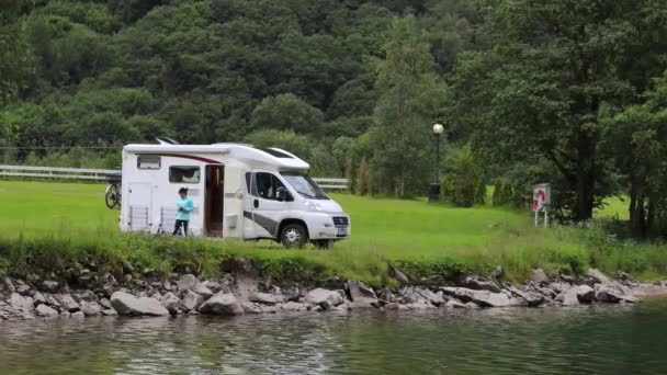 Rodzinny Wypoczynek Wyjazd Wakacyjny Kamperze Caravan Car Vacation — Wideo stockowe