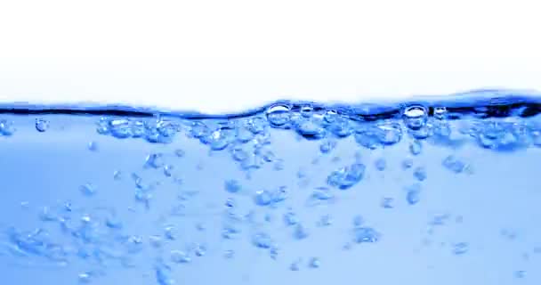 Muchas Burbujas Agua Cerca Onda Agua Abstracta Con Burbujas Cámara — Vídeo de stock