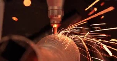 CNC lazer kesimi, modern endüstriyel teknoloji Endüstriyel Detaylar Yapıyor. Lazer optik ve CNC (bilgisayar sayısal denetimi) malzemeyi veya lazer ışınını yönlendirmek için kullanılır..