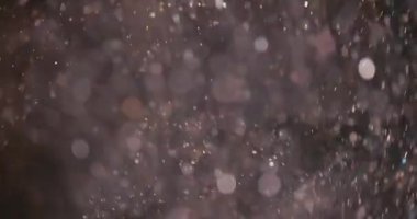 Karanlık arkaplanda soyut parçacık bokeh 'i yüzdürür