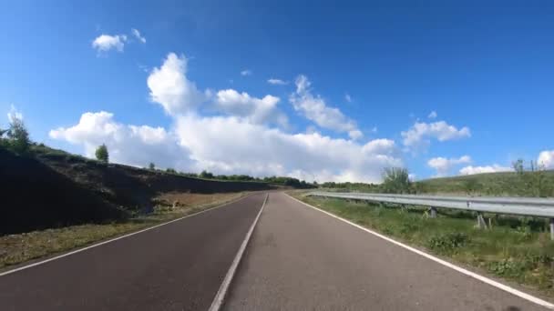 道路で車を運転する視点 — ストック動画
