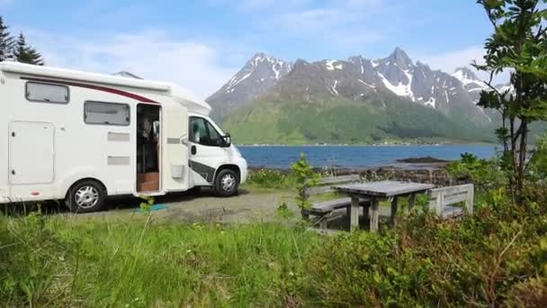 Családi Nyaralás Utazás Nyaralás Autóval Lakókocsi Nyaralás Gyönyörű Természet Norvégia — Stock videók