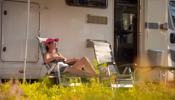 Vacanza Famiglia Viaggio Vacanza Camper Caravan Auto Vacanze — Foto Stock