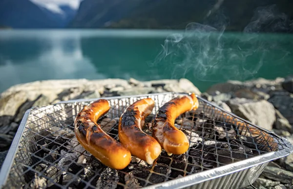 Grilling Sausages Disposable Barbecue Grid Beautiful Nature Norway Natural Landscape — Stock Photo, Image
