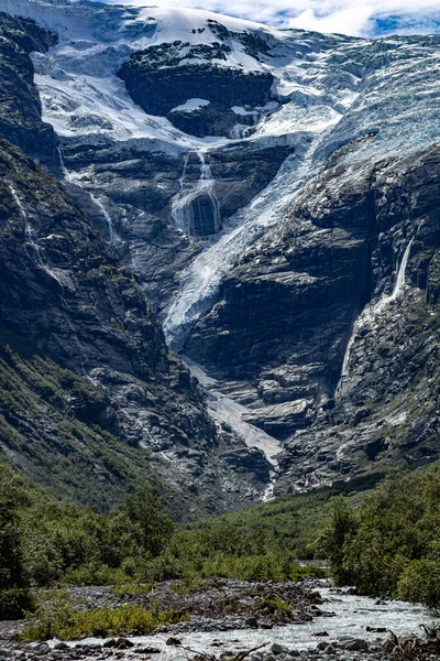 美丽的自然挪威自然景观 Glacier Kjenndalsbreen 免版税图库图片