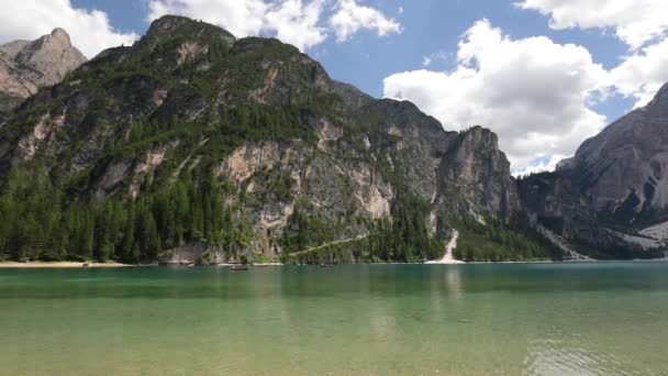Λίμνη Lago Braies Στους Δολομίτες Ιταλία Άλπεις — Αρχείο Βίντεο