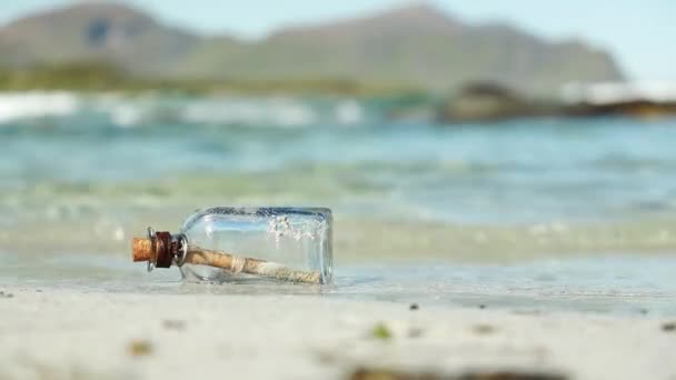 Flaschenpost Aus Dem Meer Botschaftskonzepte — Stockvideo