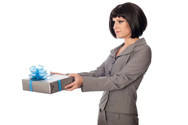 Grå låda med blå rosett som en gåva — Stockfoto