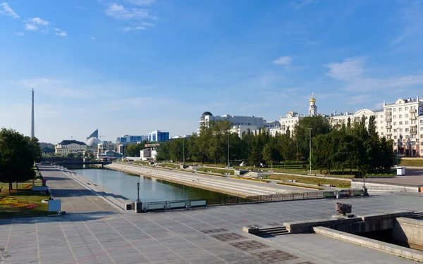 View Historical Square Dam Iset River Center Yekaterinburg Russia — Stock Photo, Image