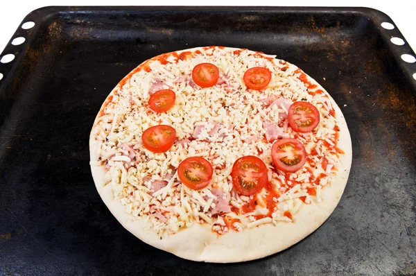 Пицца на подносе — стоковое фото
