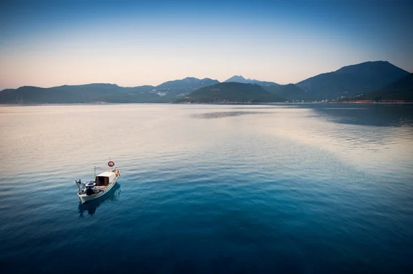 Lonely boat — Stock Photo, Image