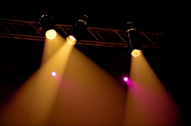 konser spotlight 